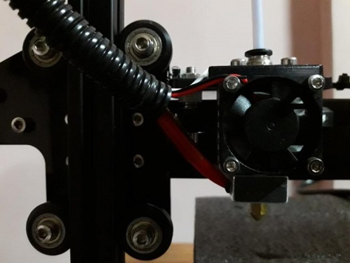 Assembled Tevo Tarantula DIY 3D printer on the workbench